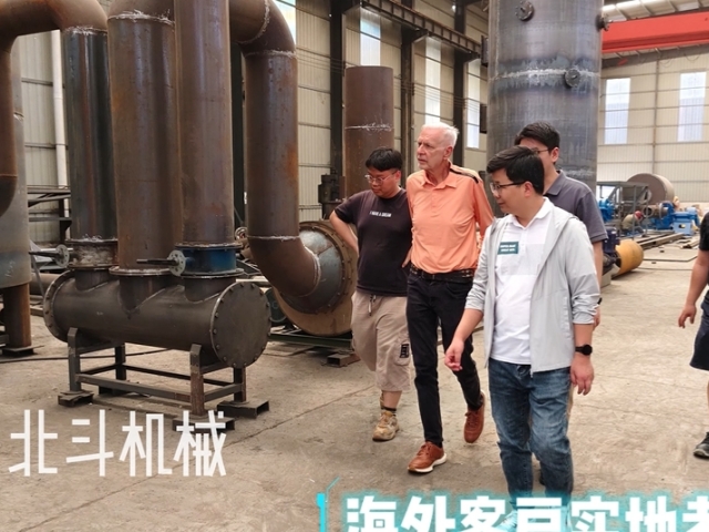 美國采購商考察綠色環(huán)保型炭化設(shè)備
