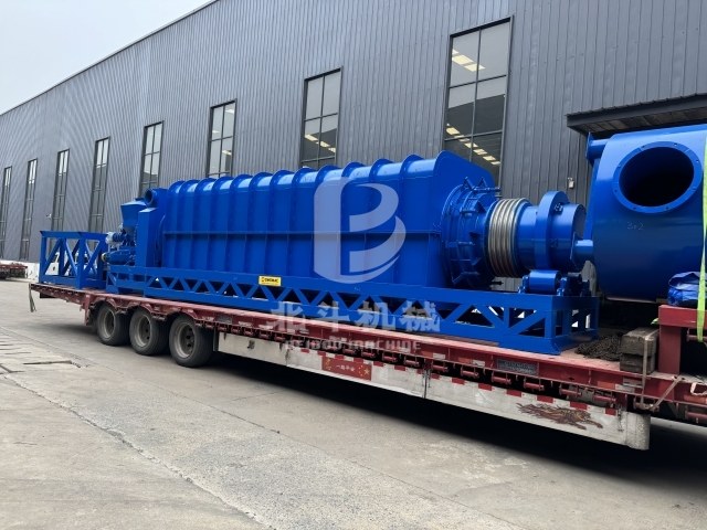 大型炭化生產(chǎn)線全套設(shè)備裝車(chē),忙碌不停搶進(jìn)度